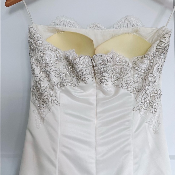 JESSICA MCCLINTOCK Wedding Dress - Picture 4 of 9